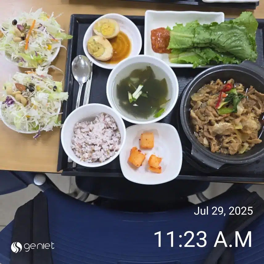 점심은 직원식당에서 청경채간장불고기