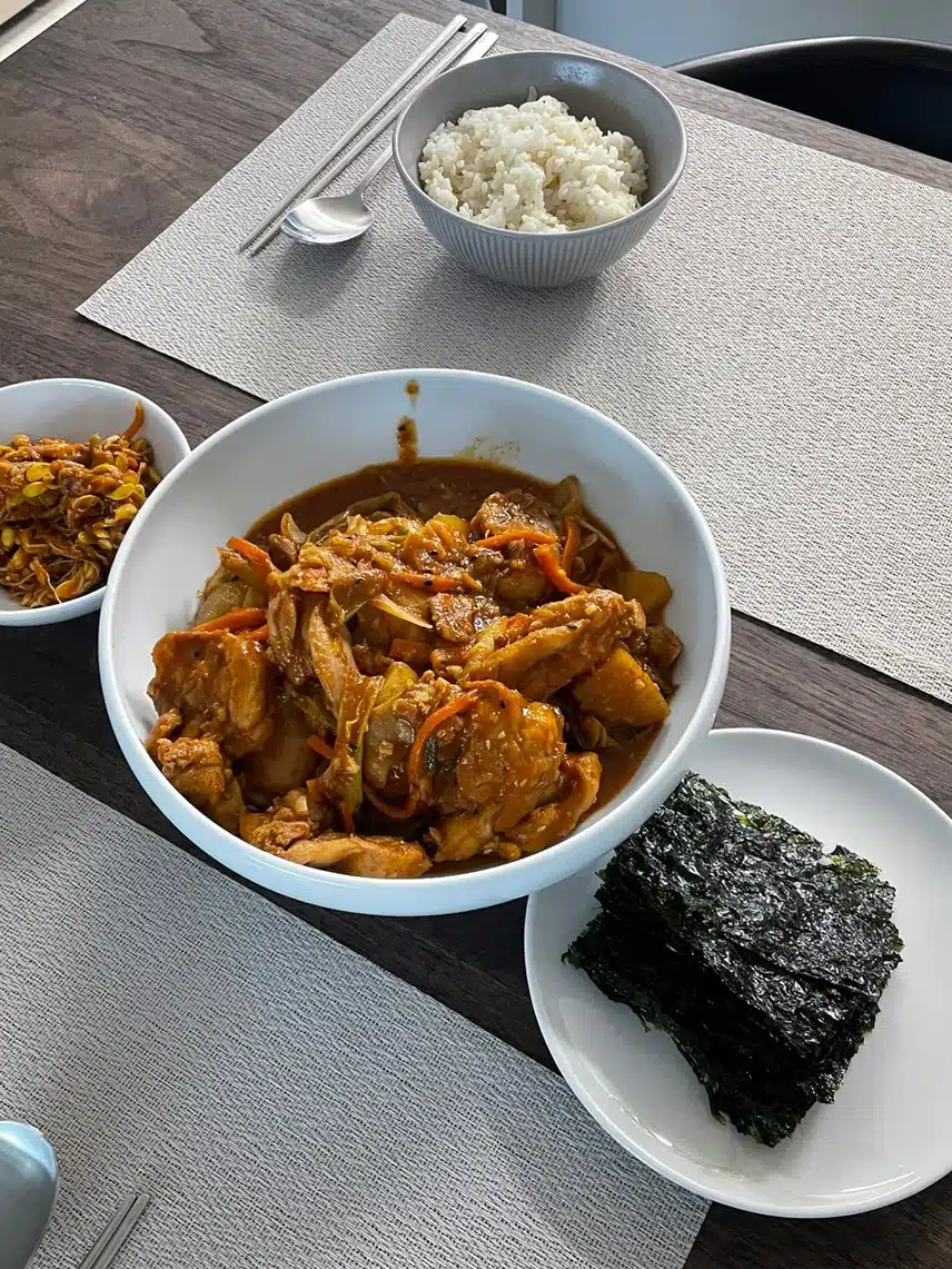 점심에 닭갈비 먹었어요 