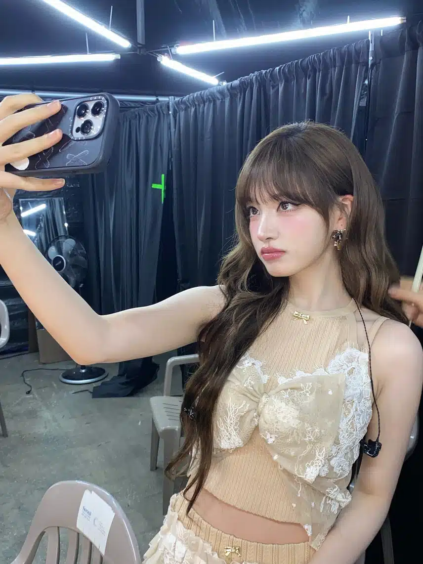 Eve Leez 在歌谣大战的二重唱舞台上也表现得很漂亮