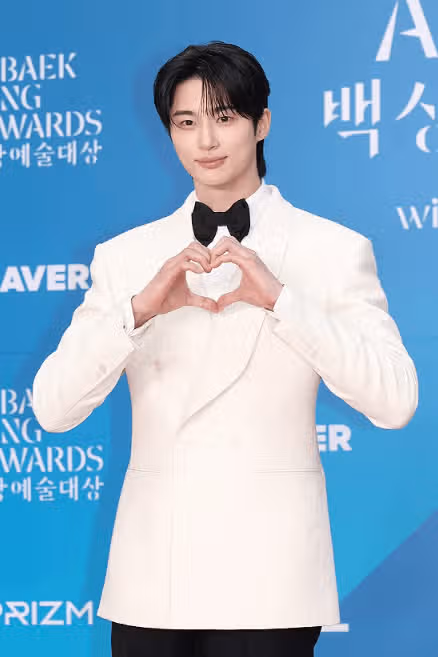 Presenter untuk K-World Dream Awards 2025