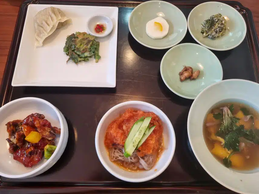 사찰음식 먹으러 왔네요