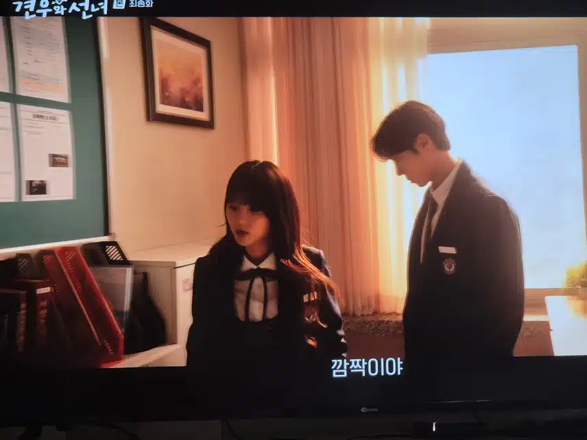 다시 평범한 무당 성아로 돌아와 견우와 행복하게 지내네요
