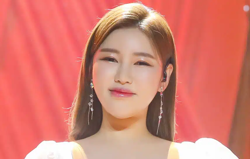 송가인은 무대 위에서 한순간도 흐트러짐이 없어요.
