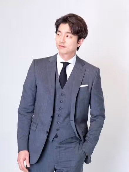 K-pop star Johnny Suh looks like with talented actor Gong Yoo.
