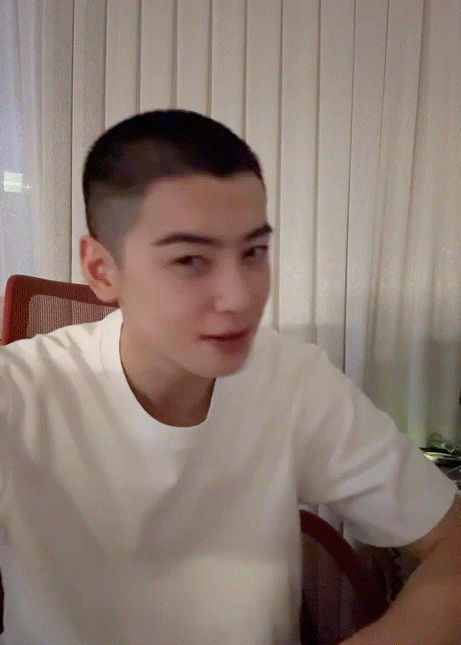 차은우 라방에서 넘 귀여운 밤톨 머리 공개