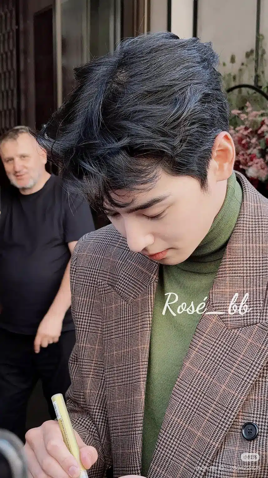 반짝반짝한 차은우 자연광 피부