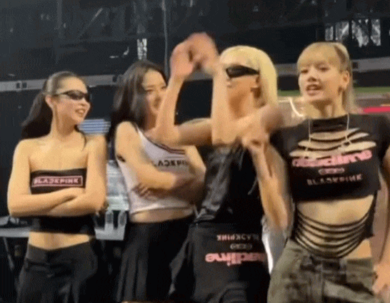 Momen lucu dan lucu Blackpink yang diposting di Instagram Jennie