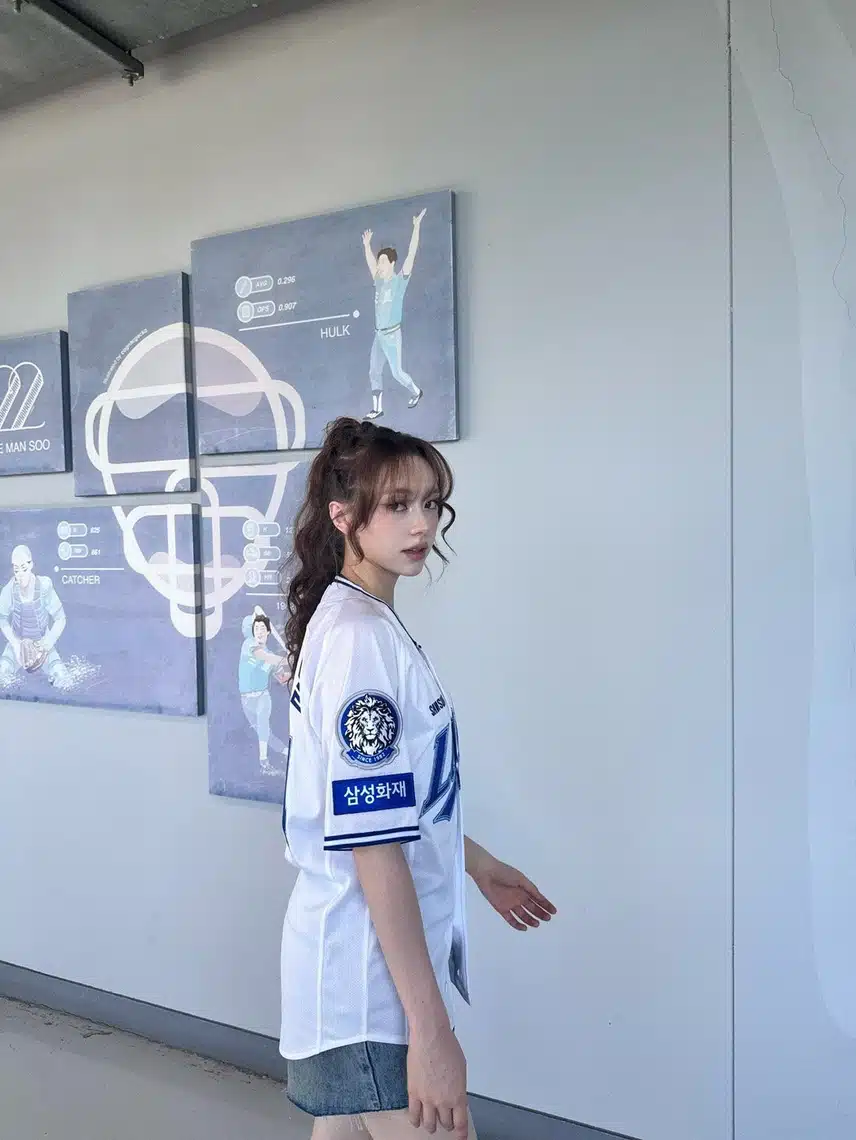 Fifty Fifty Moon Chanel, who even throws the first pitch well