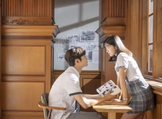 하루와 눈이 마주친 순간 셀레임이 전해져요
