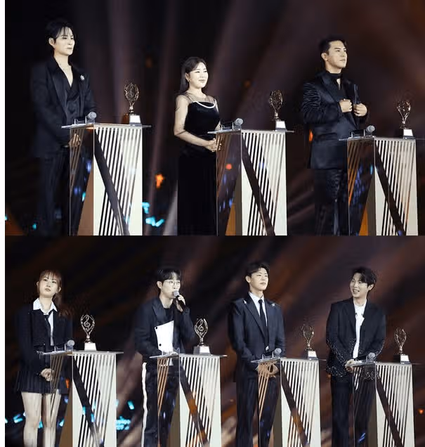 Pemenang Penghargaan Penyanyi Top 10 ('Trot Music Awards')