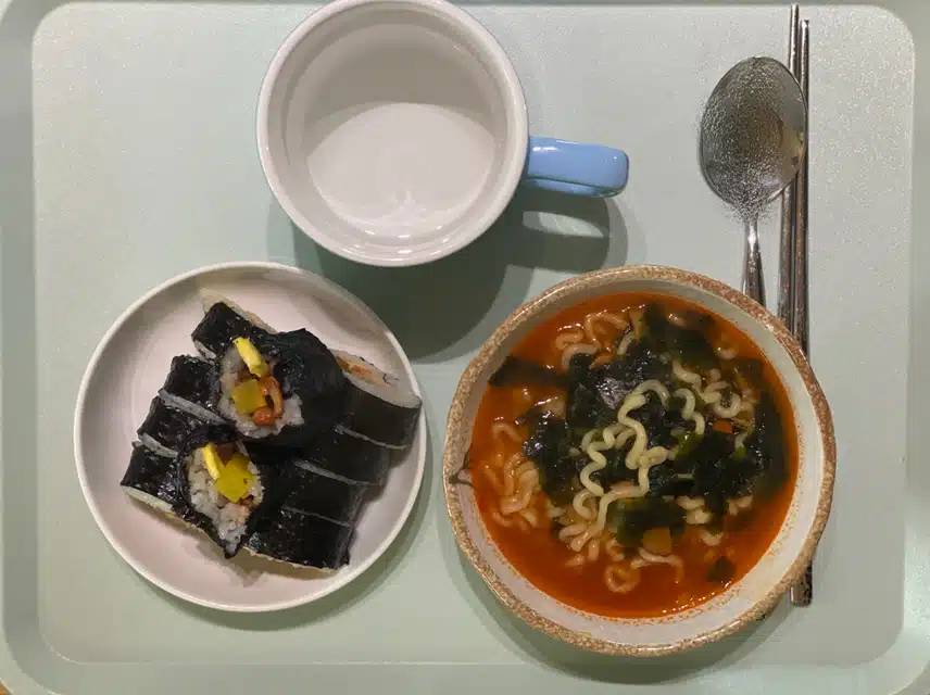 아침에 김밥 만들어줬어요~