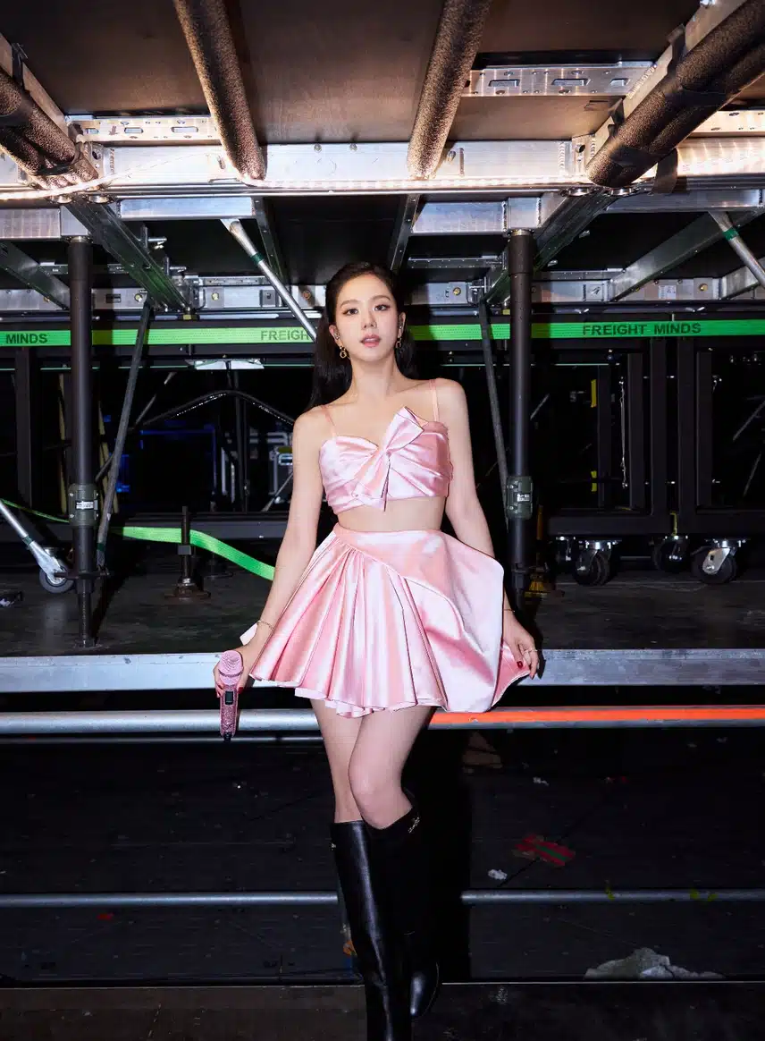 Foto-foto candid agensi Jisoo yang memberikan nuansa rumahan