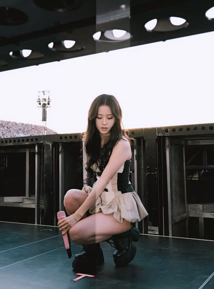 Foto-foto candid agensi Jisoo yang memberikan nuansa rumahan