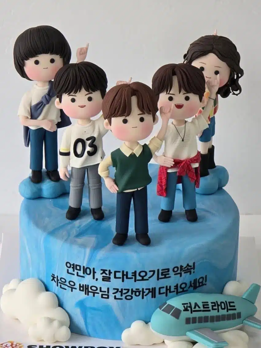 쇼박스에서 은우 입대 기념 케이크 보내주셨네요