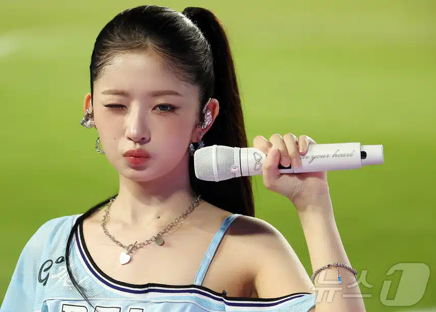 Foto Ray yang sedang mengedipkan mata itu sangat lucuㅠ