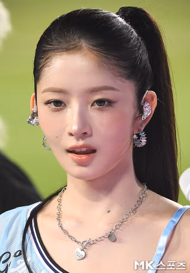 Foto Ray yang sedang mengedipkan mata itu sangat lucuㅠ