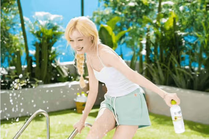 Behind-the-scenes photos from the summer commercial featuring 