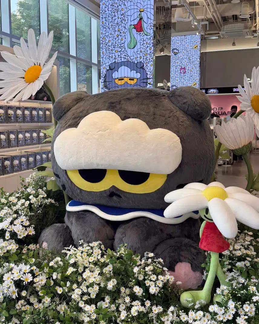 Foto dari acara pop-up G-Dragon Joan Friends yang ingin Anda kunjungi