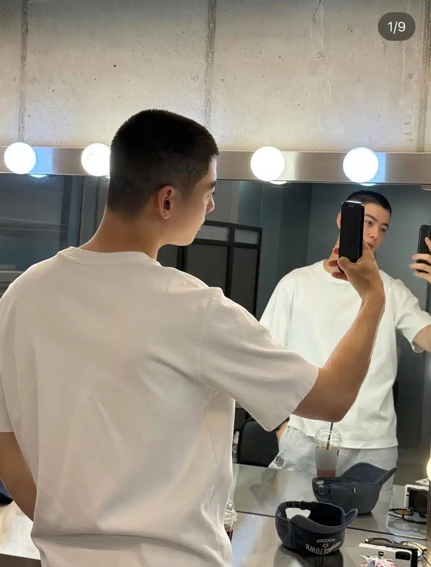 Cha Eunwoo đã nhập ngũ. Thật buồn.