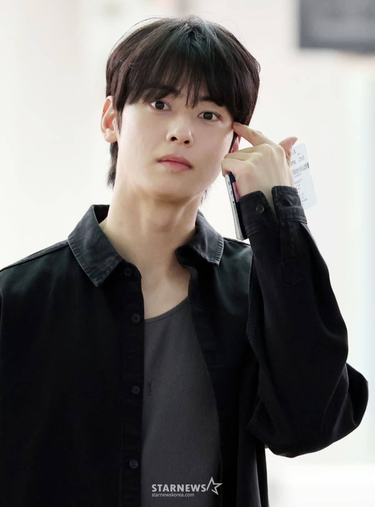 Eunwoo, por favor absténgase de enviar cartas o correo a las unidades militares.