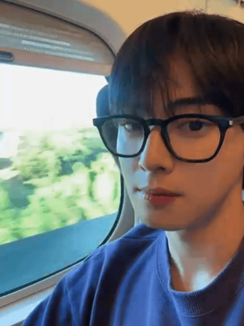 Viaggiare in treno con Eunwoo