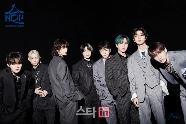 据说 Stray Kids 在巡演中环游了世界 7 遍。