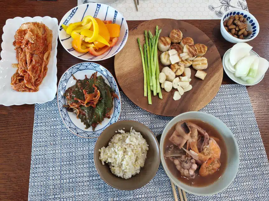 시원한 오징어국 점심먹네요