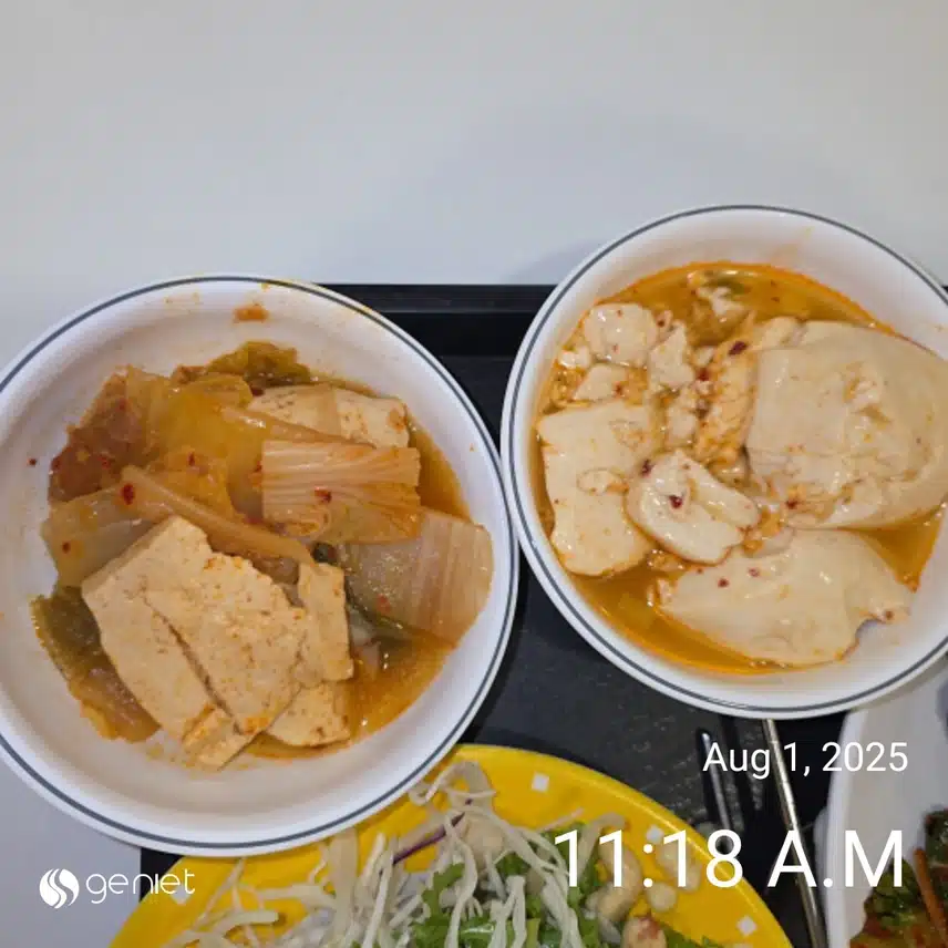 점심은 네오트로에서 한식부페