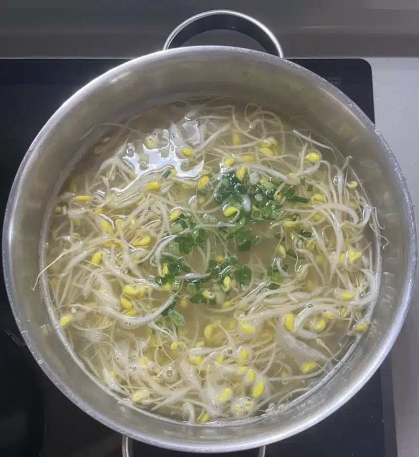 콩나물국을 끓였어요 