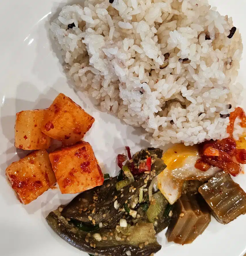 바다향 가득한 성게알 톳 비빔밥으로 🪸
