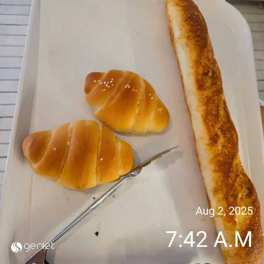 본격적 아침 바게트😉(아티스트 베이커리 안국)