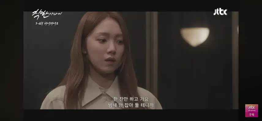 이성경 배우님 피아노치며 노래 잘부르네요