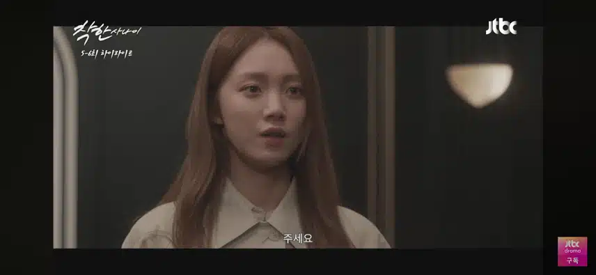이성경 배우님 피아노치며 노래 잘부르네요
