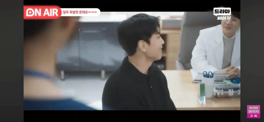 질투하는 모습이 참으로 재밌네요 ㅋㅋㅋ