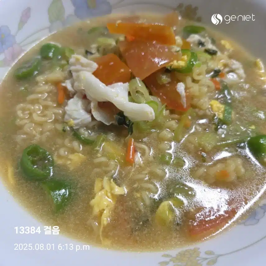 토마토 굴짬뽕 라면 깔끔하네요.