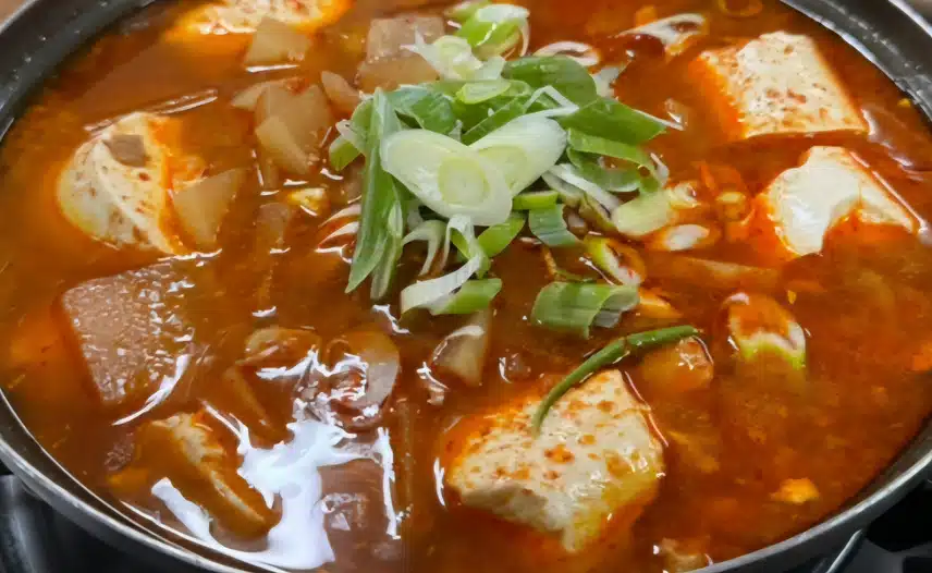 얼큰한 순두부찌개 보글보글 꿇여서 🥘
