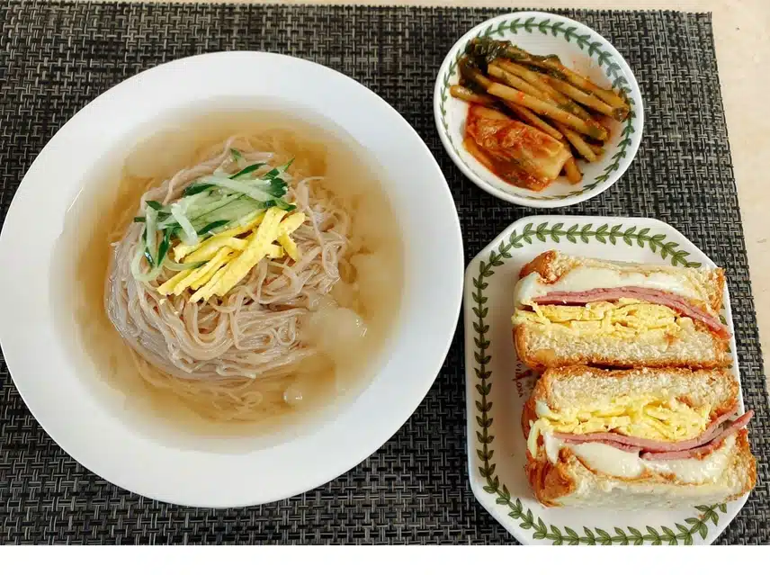 저녁은 냉면 샌드위치