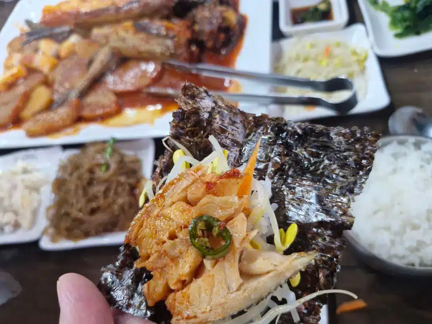 코다리에 콩나물 쌈으로 저녁 먹네요