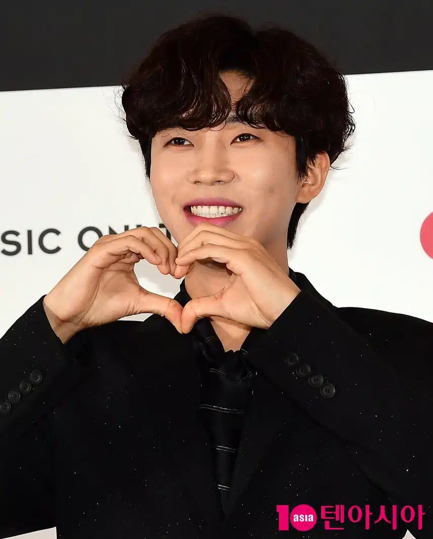 텐아시아 투표에서 영웅님 1위 했습니다