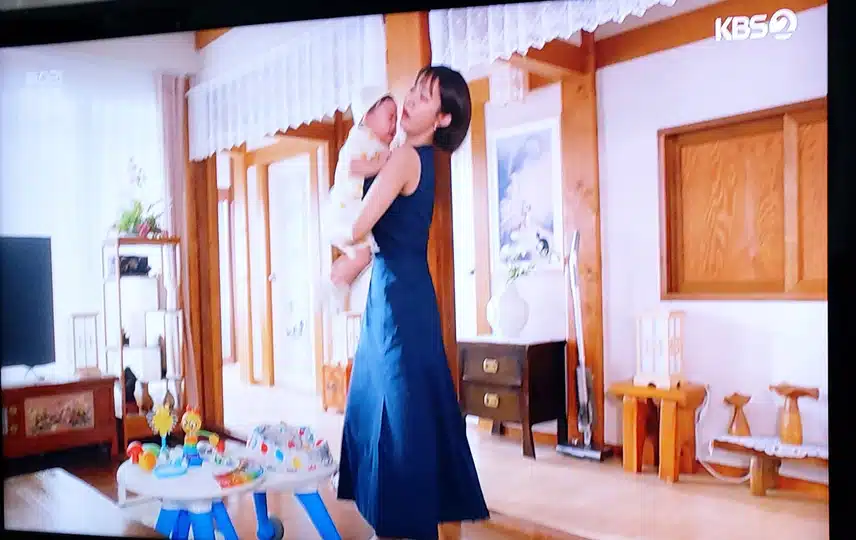 세리한테 외국에 간다고 하니 한번 보러왔다고 말하는 범수전부인이네요