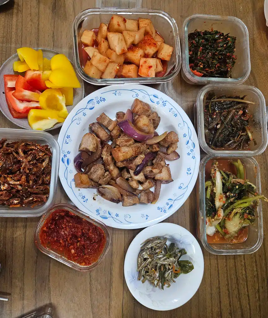 소박하지만 집밥이 최고네요.