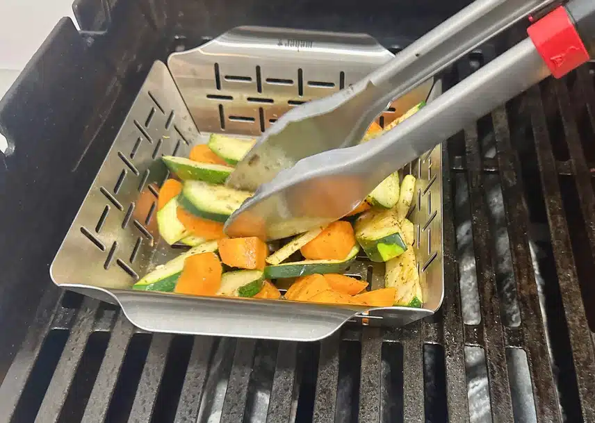 다이어트도 품격 있게! 우아함을 곁들인 나만의 그릴 연어 스테이크 레시피 🍽️