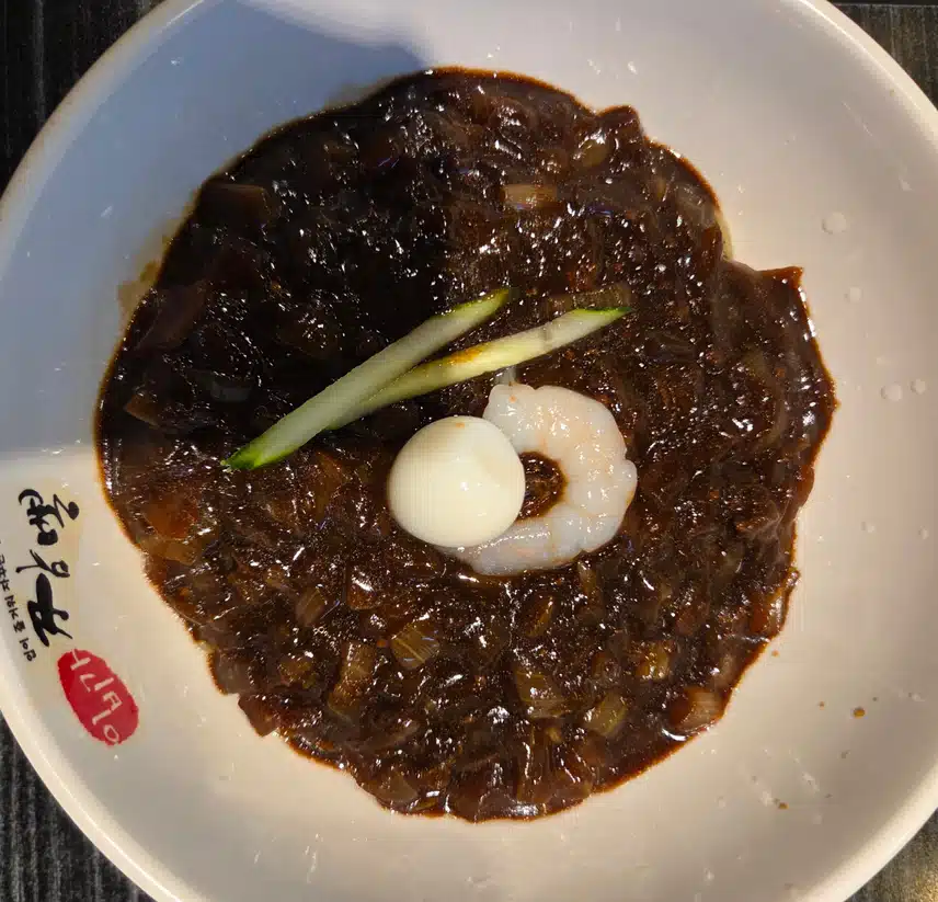 점심에 짜장면 먹었어요