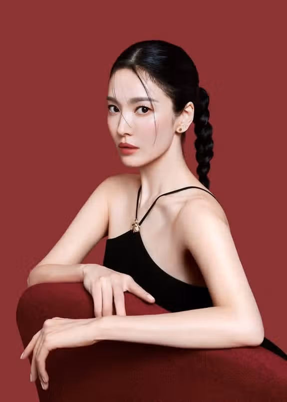 Vẻ đẹp quyến rũ của Song Hye-kyo trong bộ ảnh Guerlain