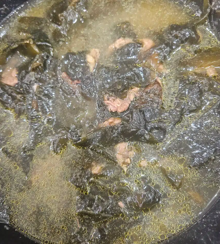 소고기 그득한 미역국 꿇여서 🥩🪸