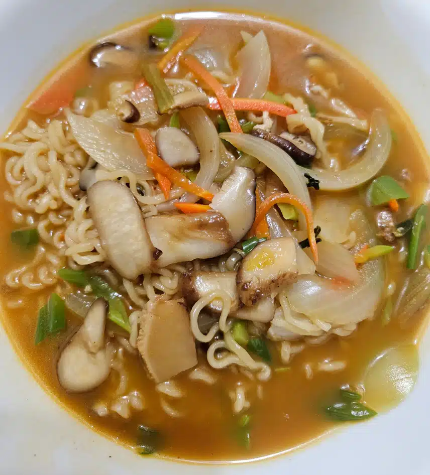 송화 버섯 짬뽕 라면으로 🍄‍🟫🥕🧅