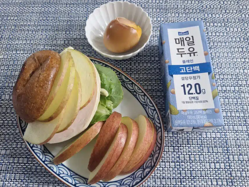비건 통밀빵 아침 식단