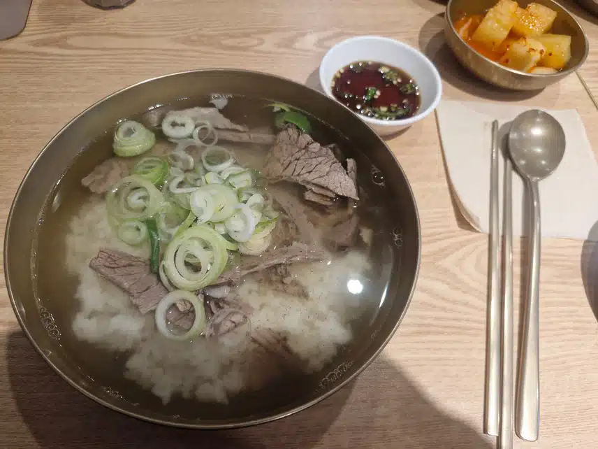 곰탕에 수육으로 영양보충해요
