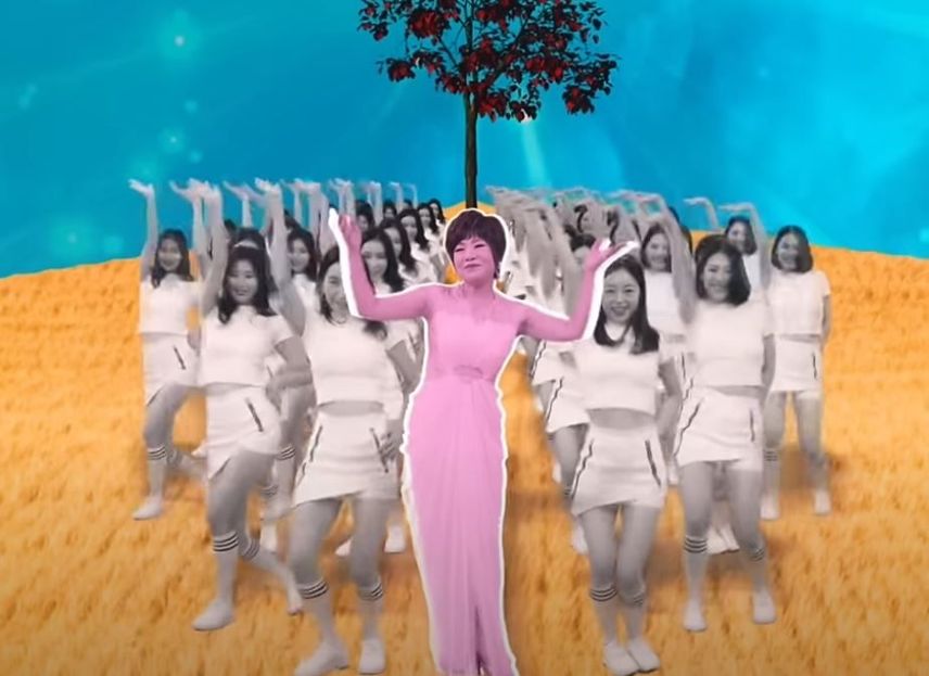 김연자 가수님의 <쑥덕쿵> 뮤직비디오가 3가지 버전이나 되는거 아셨나요?