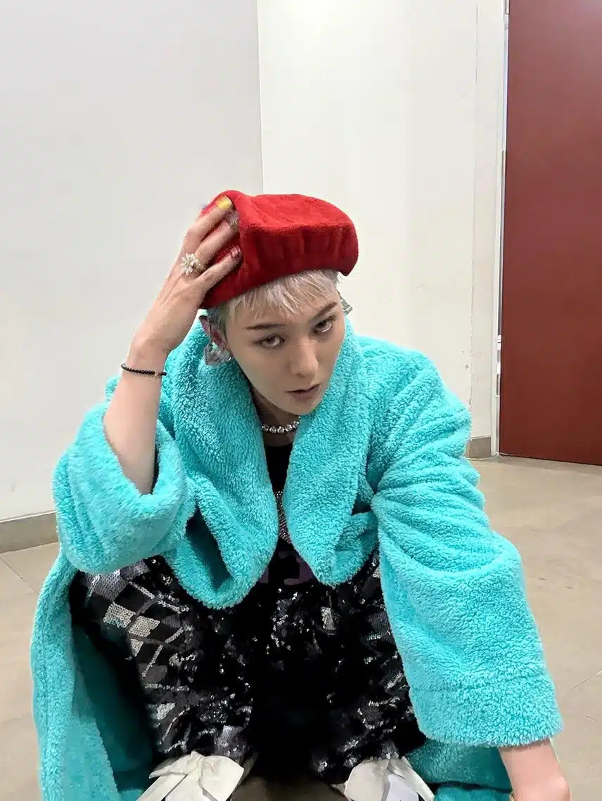 G-Dragon's follow me Instagram, red suits him well!